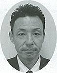 西区4地区常任委員会委員の男性議員の白黒顔写真